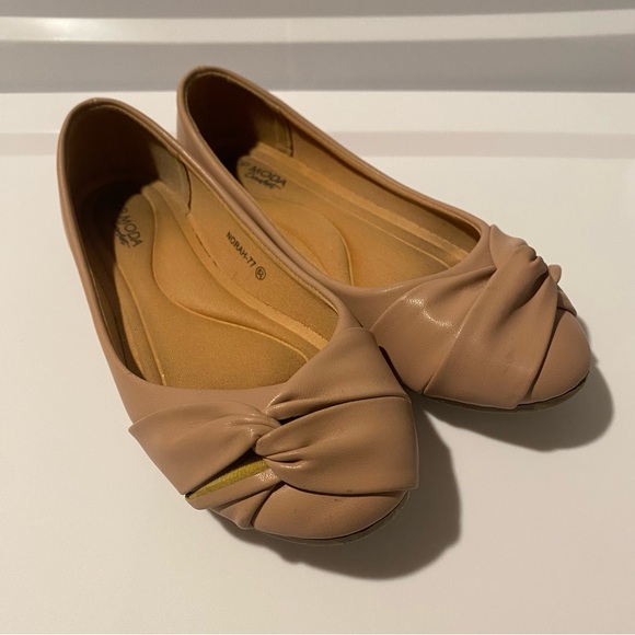 TOP Moda Knotted Tan Flats - Picture 1 of 4